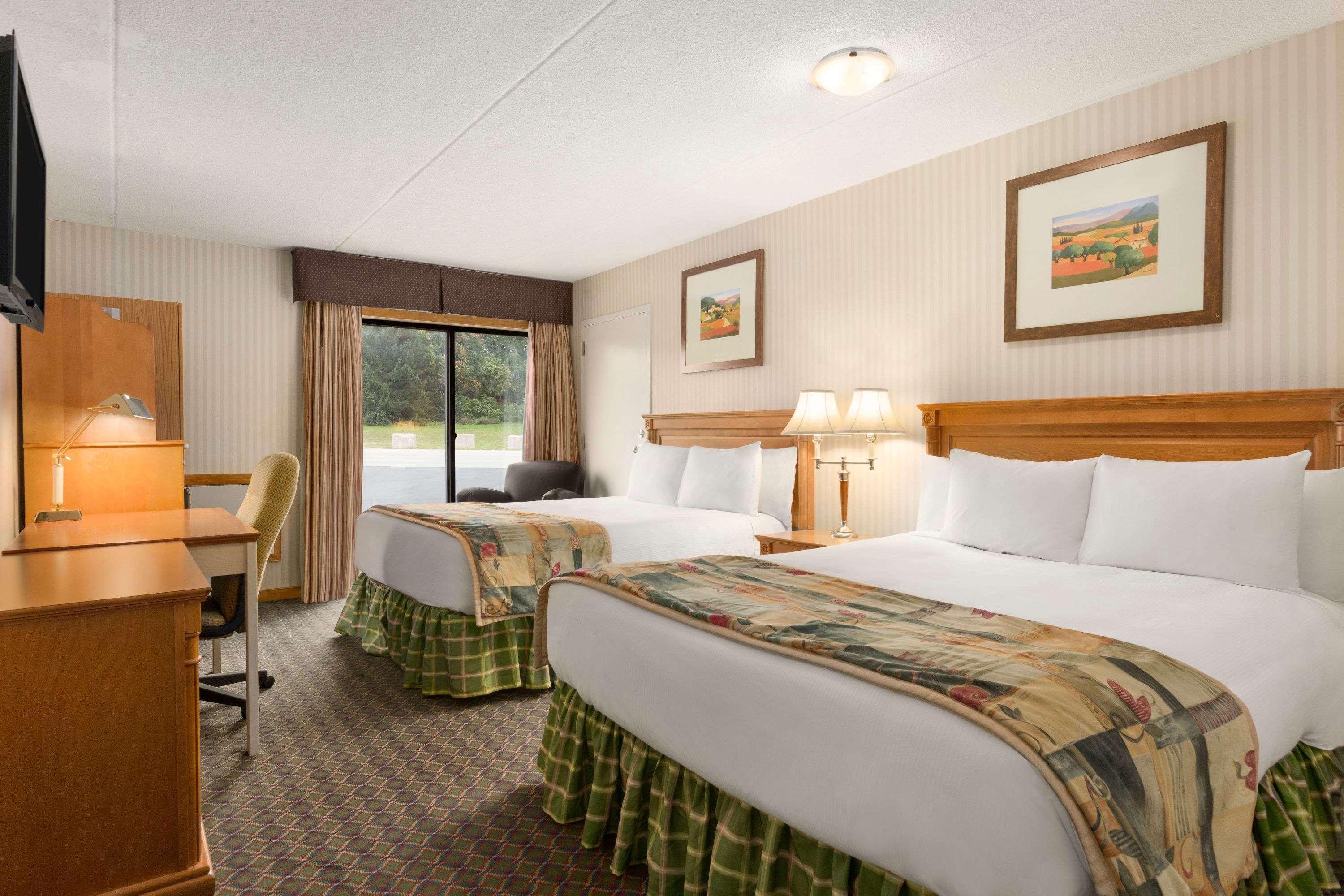 Travelodge By Wyndham Owen Sound On Екстер'єр фото