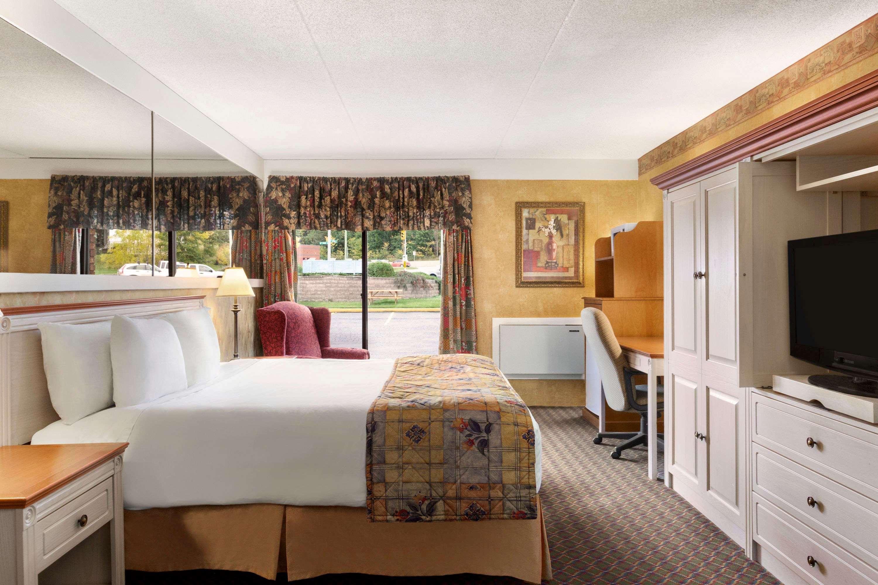 Travelodge By Wyndham Owen Sound On Екстер'єр фото