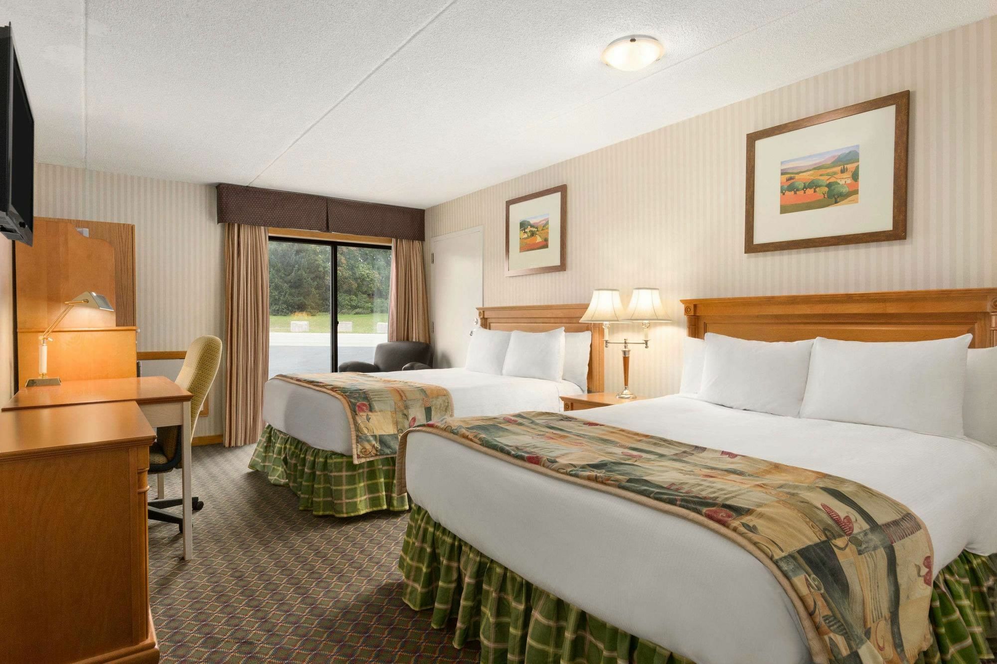 Travelodge By Wyndham Owen Sound On Екстер'єр фото