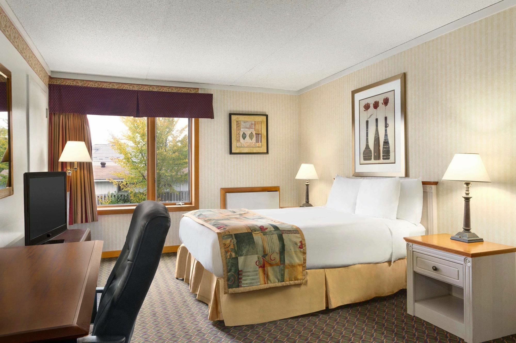 Travelodge By Wyndham Owen Sound On Екстер'єр фото